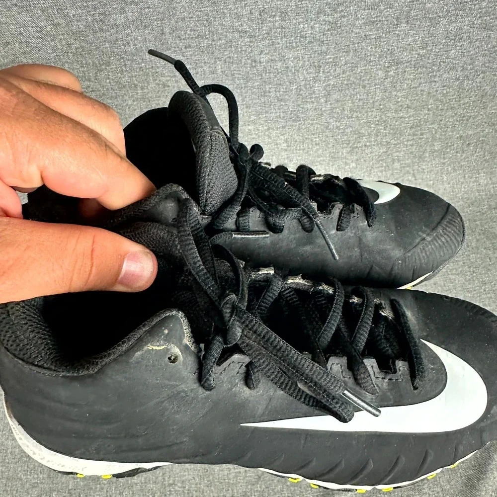 Nike Alpha Menace Shark 902510-011‎ Kids 3Y Black White Lace up Football Cleats